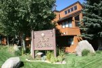 Snowflower Mammoth Condominiums Entrance